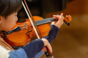 豊島区・北区からアクセス良好の音楽教室 なないろバイオリン教室のレッスン（オンラインレッスン）風景　