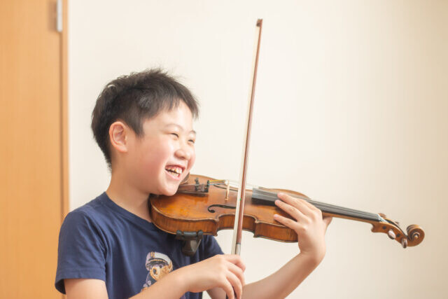 豊島区・北区からアクセス良好の音楽教室 なないろバイオリン教室のレッスン(オンラインレッスン)風景
